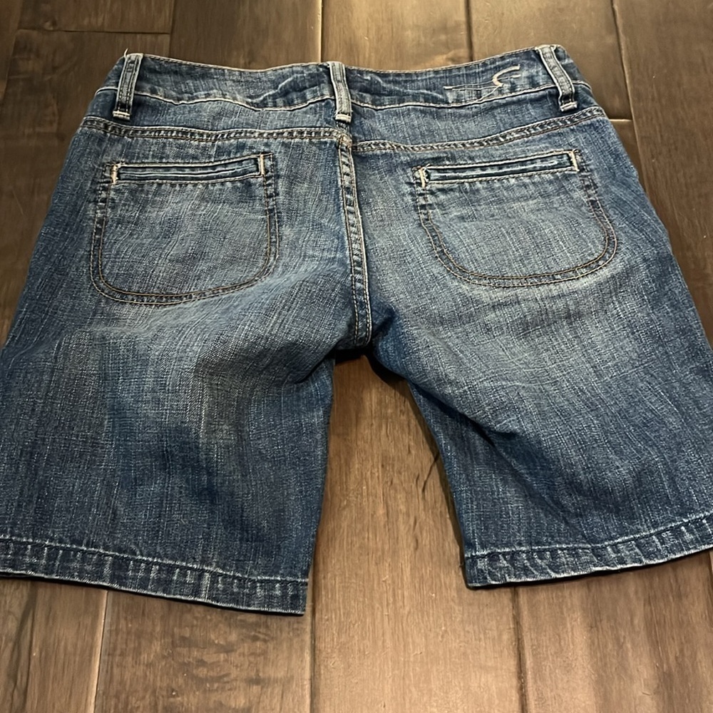AMERICAN EAGLE Long blue Jean Bermuda Shorts, women’s size 2, button fly - Picture 5 of 6